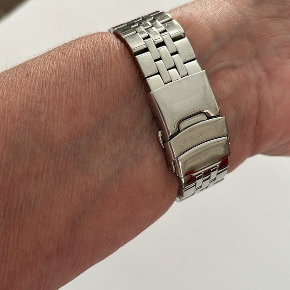 Michael Kors ladies watch! - Picture 4 of 11